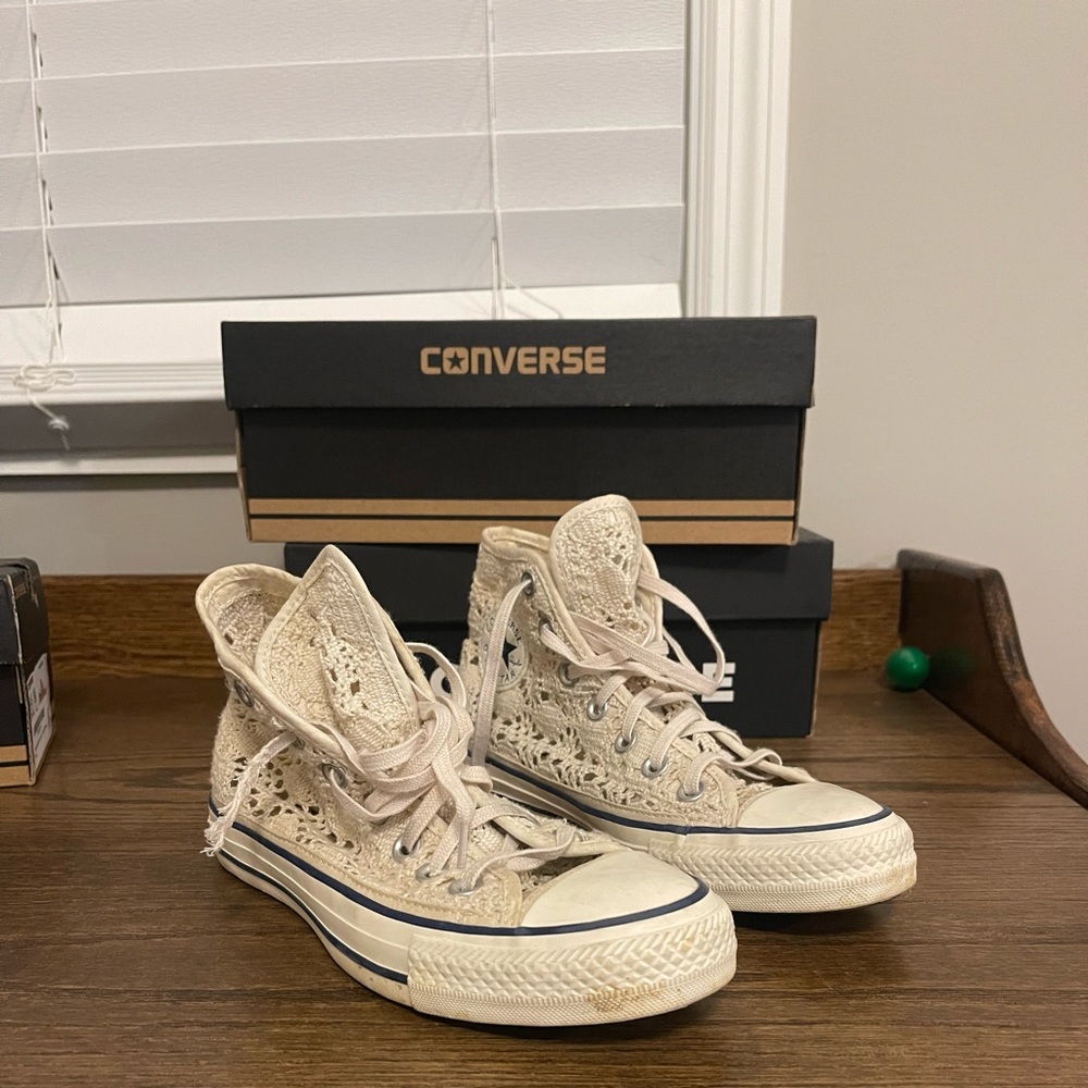 Cream crotchet pattern converse size 5.5